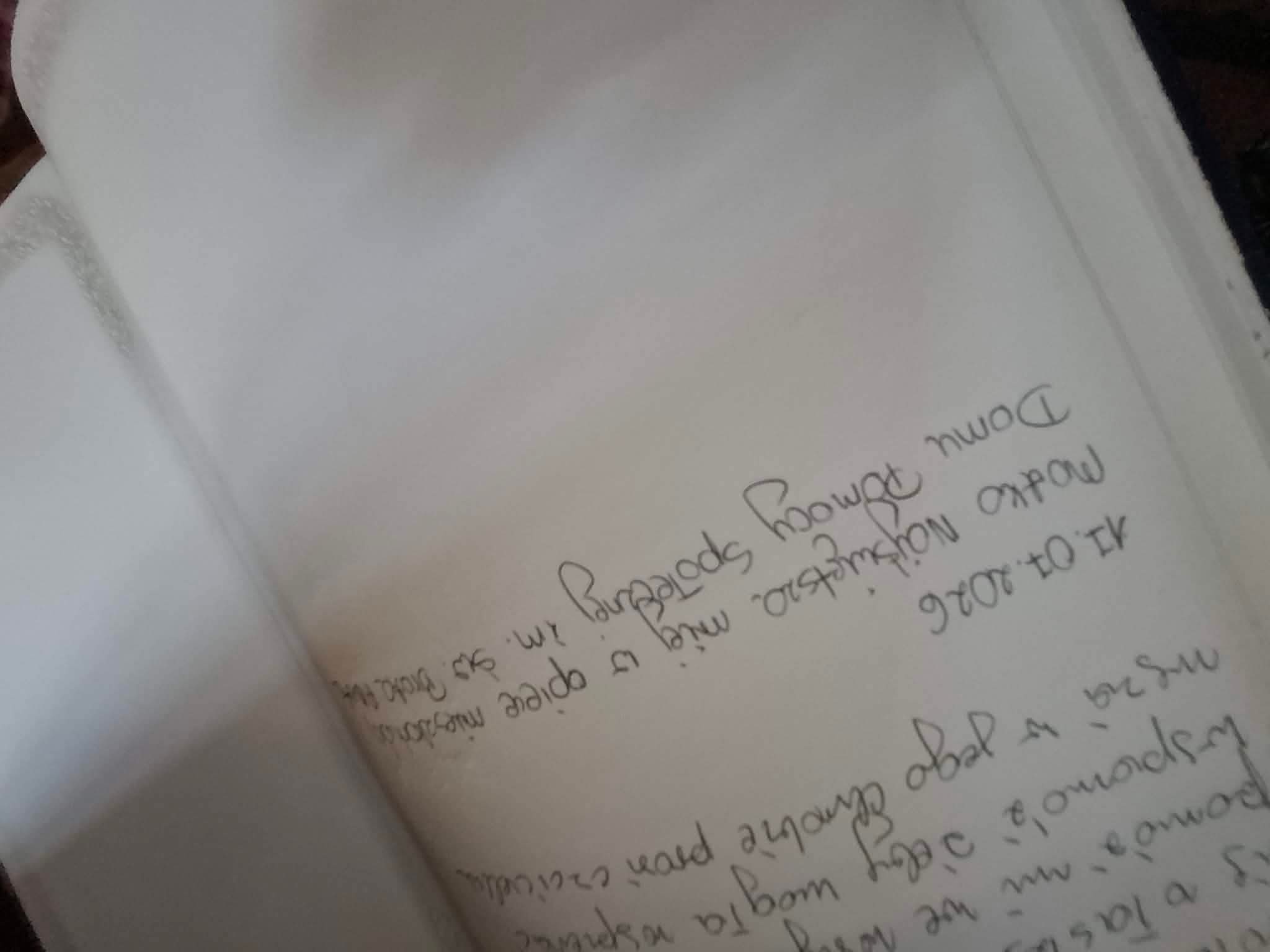 Wpis intencyjny w księdze pamiątkowej kościoła, by Matka Boska trzymała mieszkańców Domu w swojej opiece